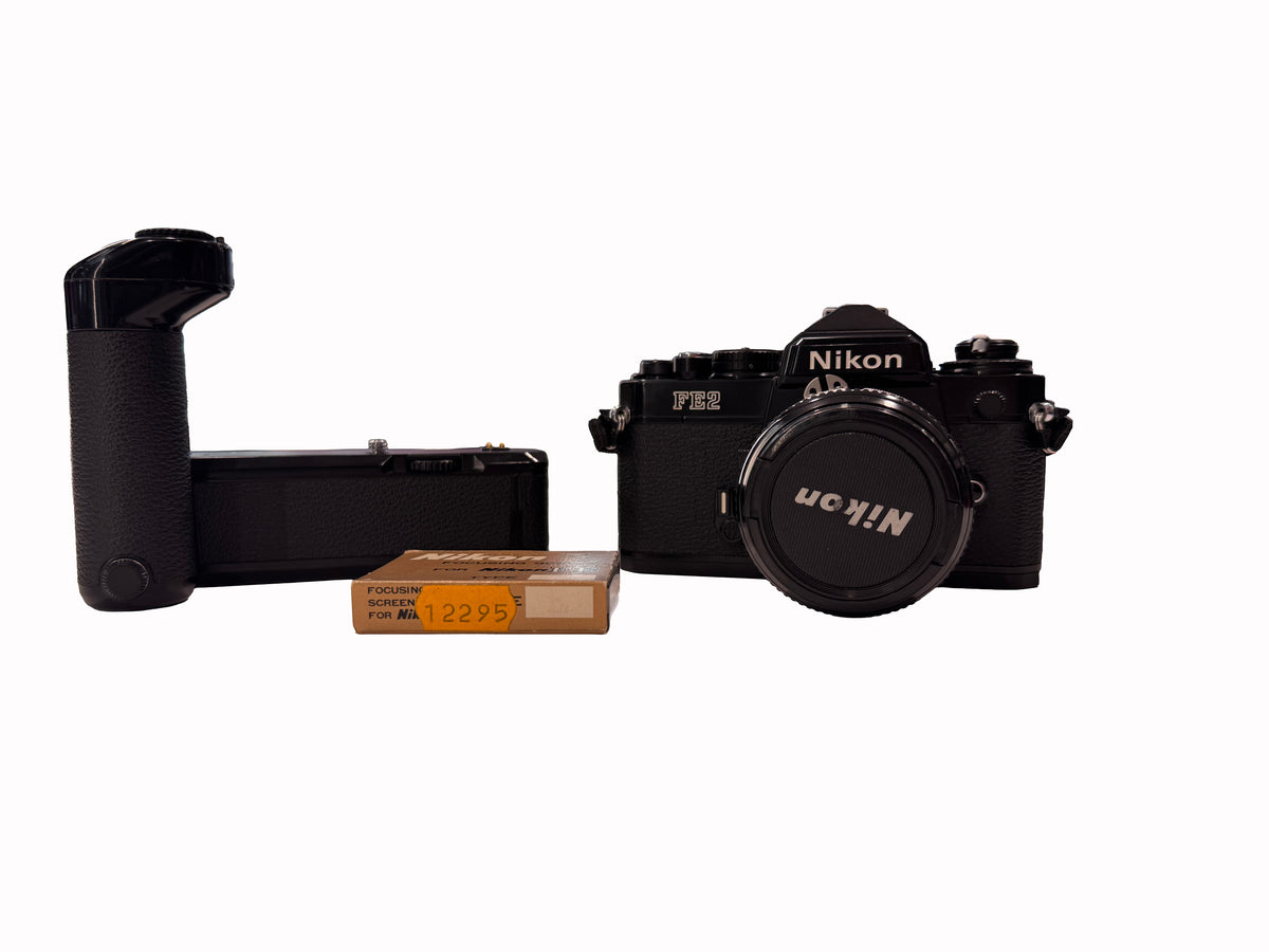 Nikon FE2 Black e Grip MD-12 + Nikkor 50 mm f/2 Occasione