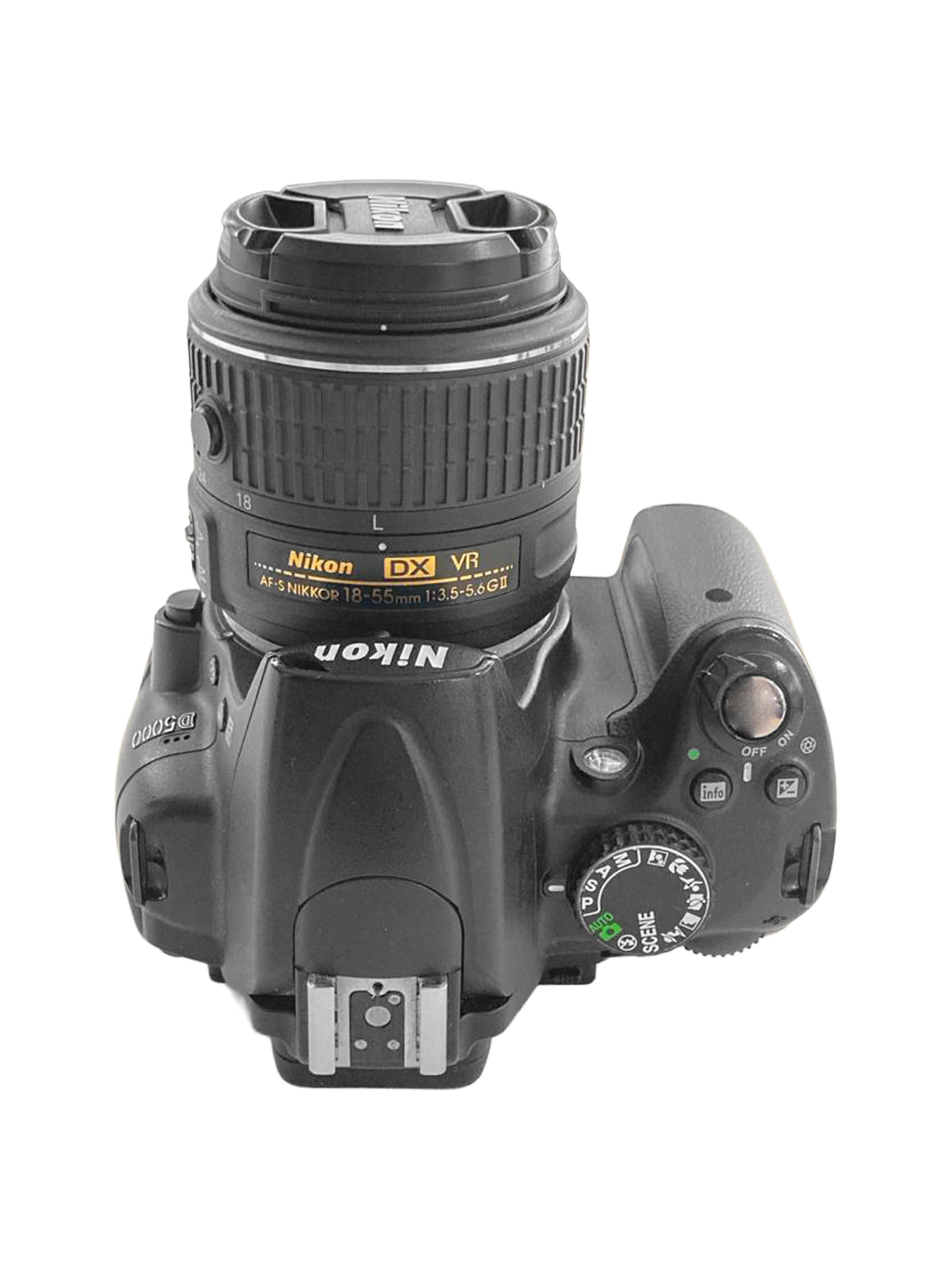 Nikon D5000 + 18-55 mm f/3.5-5.6G II VR Usata