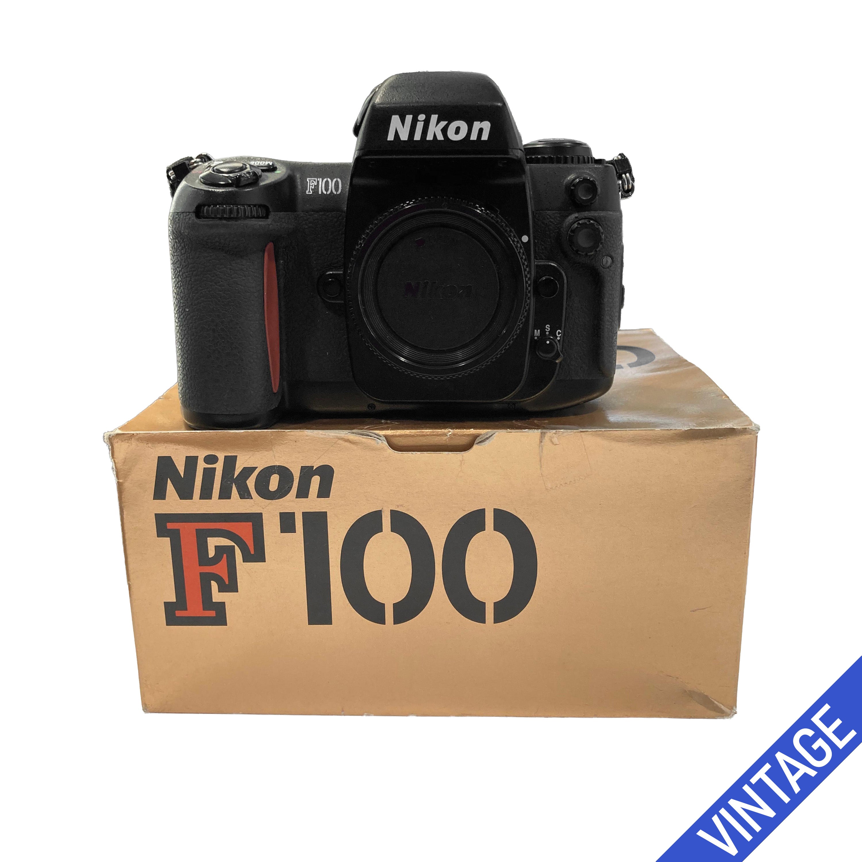 Nikon F100 in Ottime Condizioni