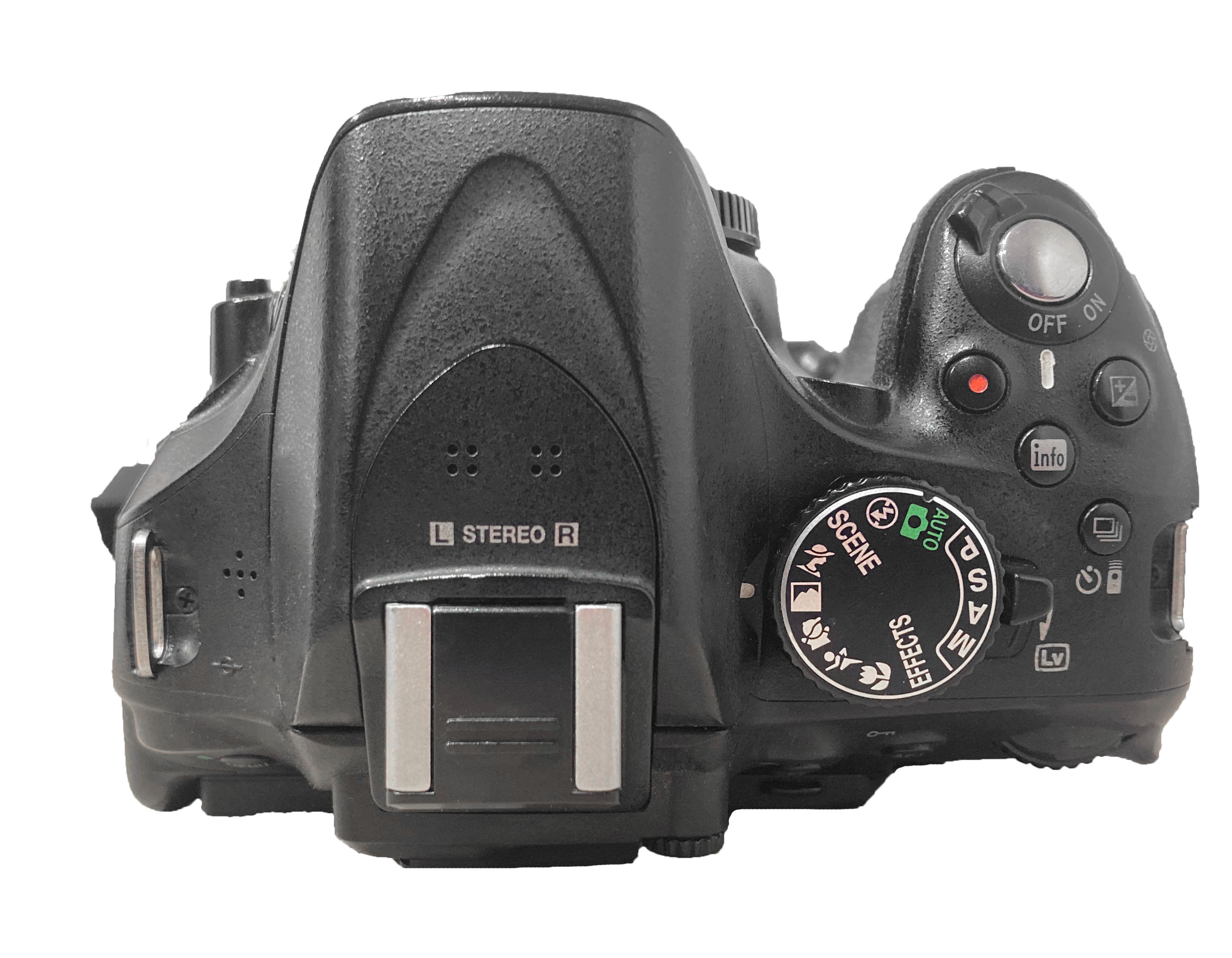 Nikon D5200 + 18-55 mm f/3.5-5.6 G VR II Occasione