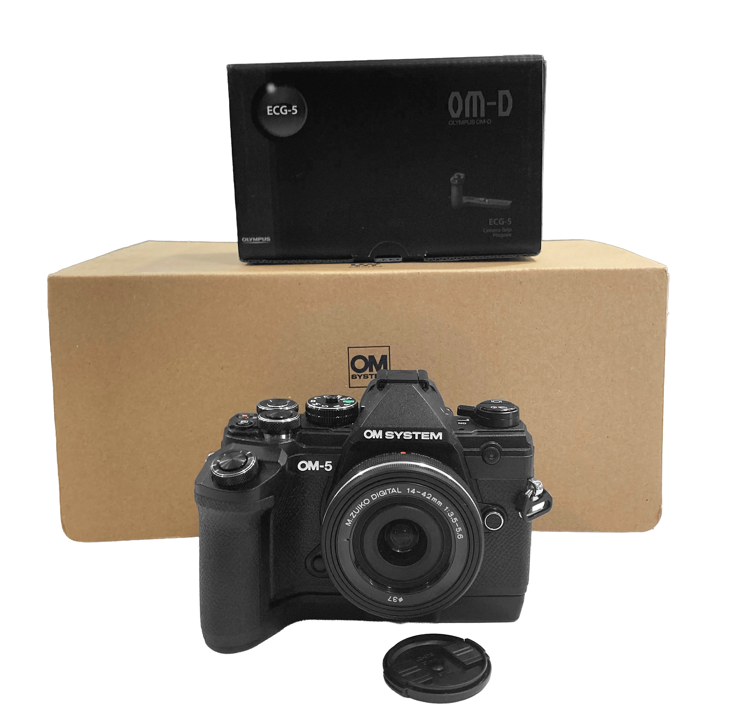 Olympus OM-5 + Olympus 14-42 mm f/3.5-5.6 EZ + Grip  Occasione