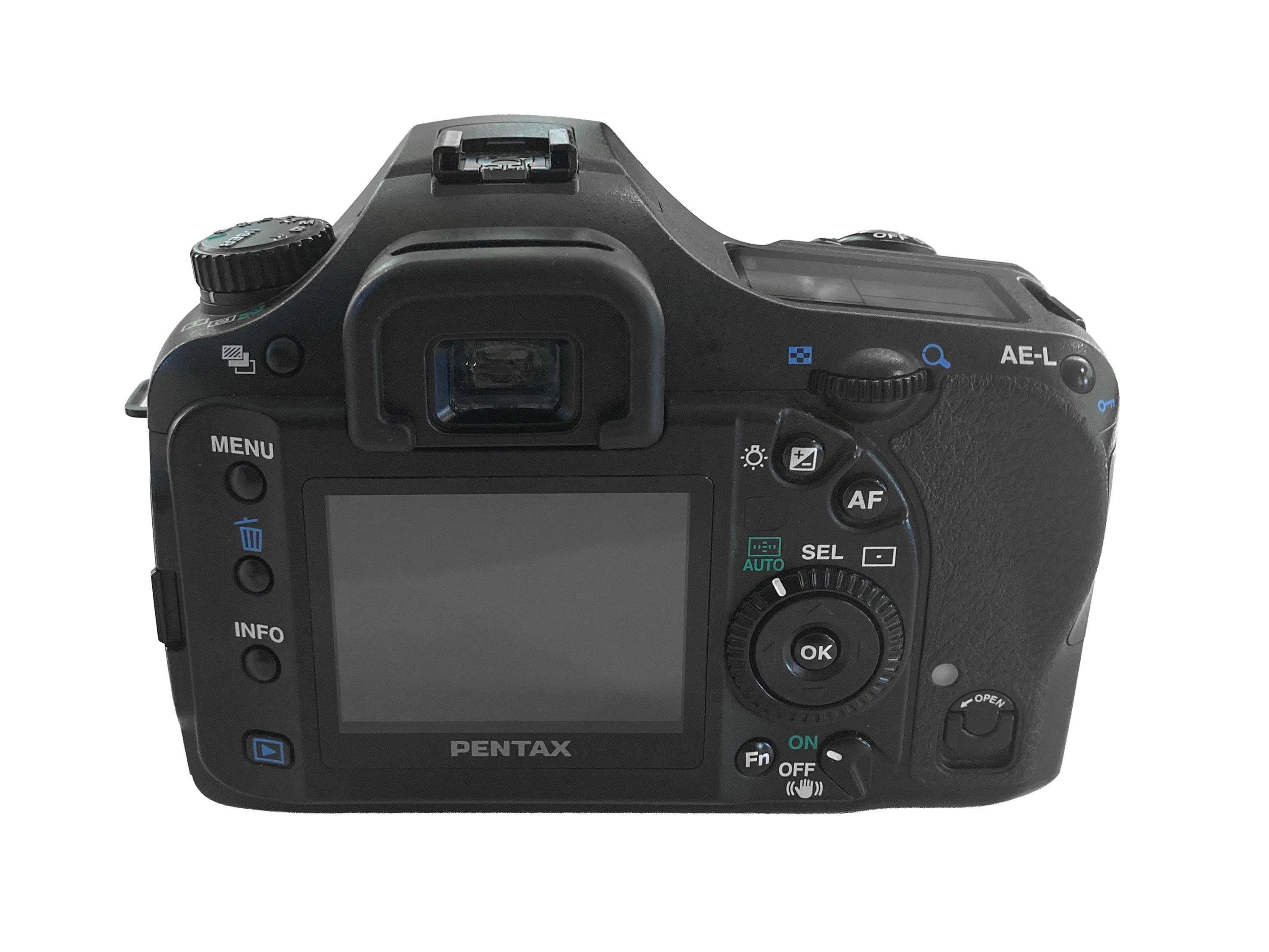 Pentax K10D + 18-200 mm f/3.5-6.3 DC  Come Nuova