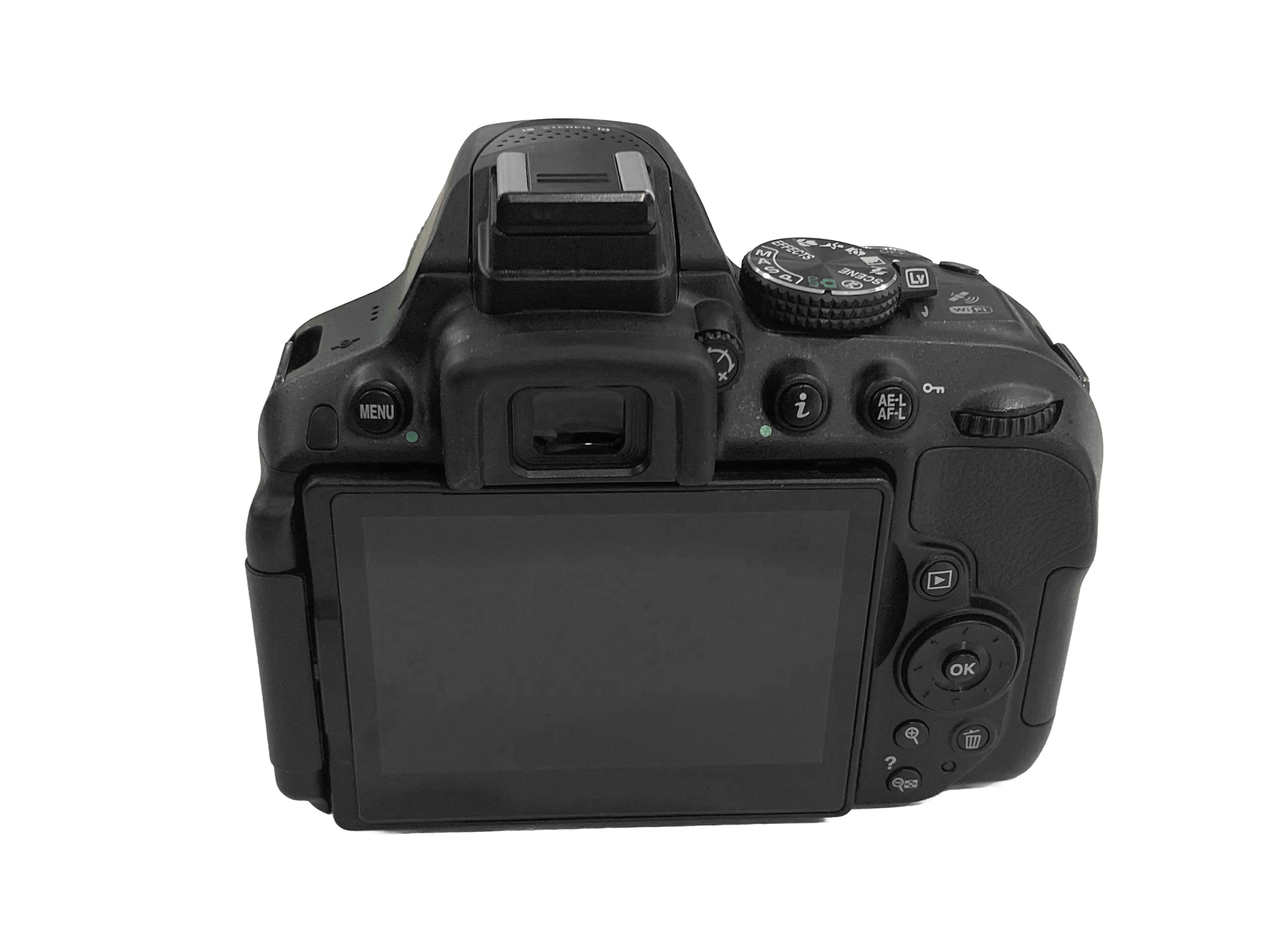 Nikon D5300 + AF-P 18-55 mm f/3.5-5.6G DX VR  Pari al Nuovo