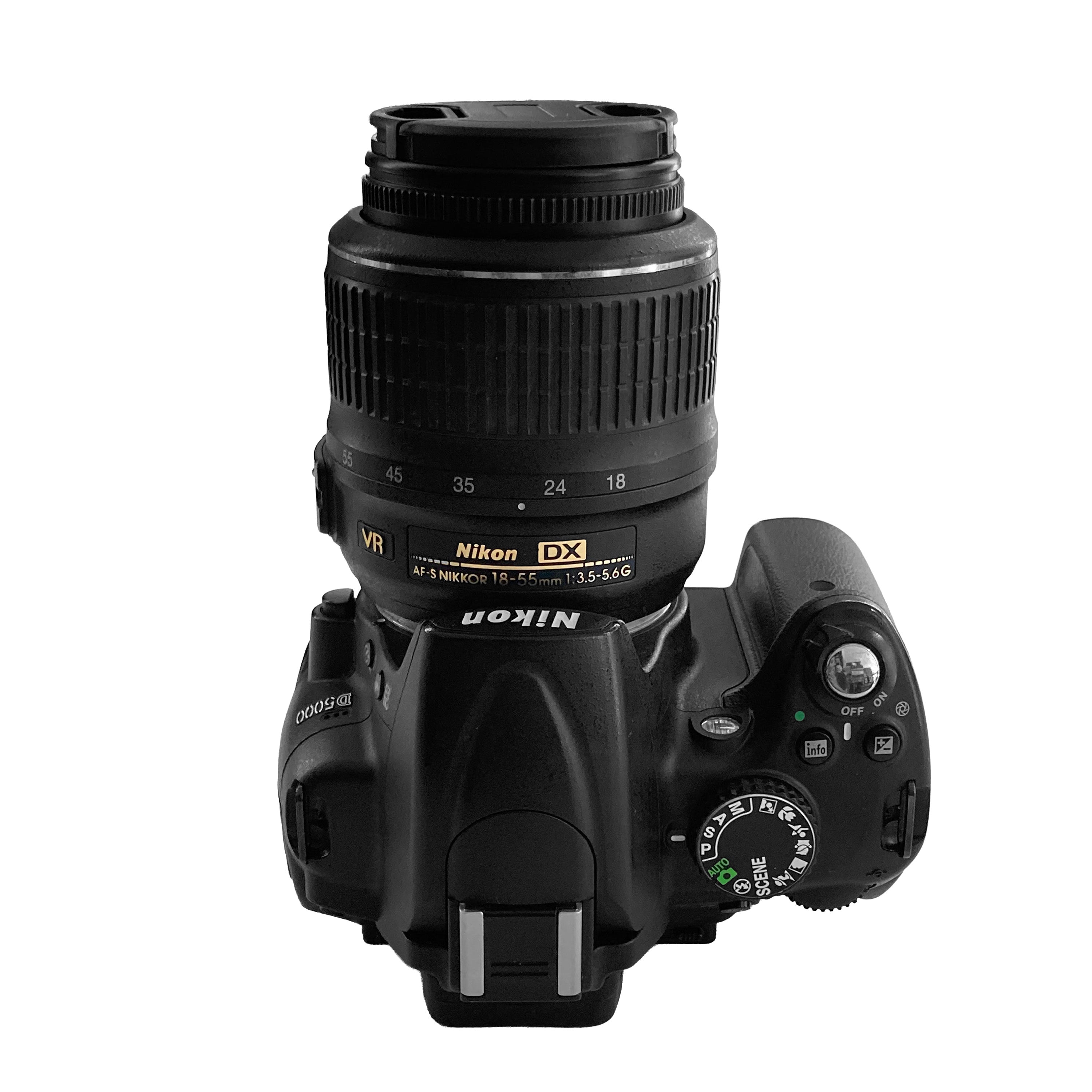 Nikon D5000 + 18-55 mm f/3.5-5.6G  VR  Usati